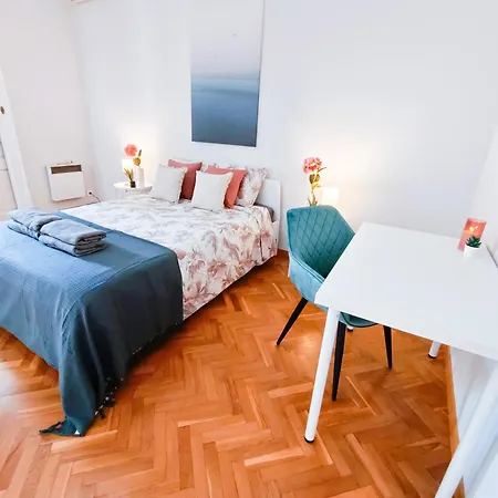 - Pau Claris Hostel