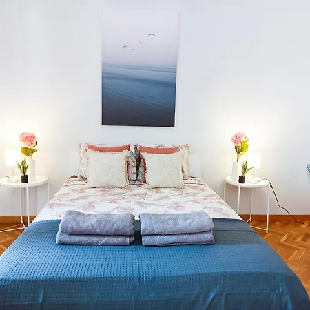 - Pau Claris Hostel *