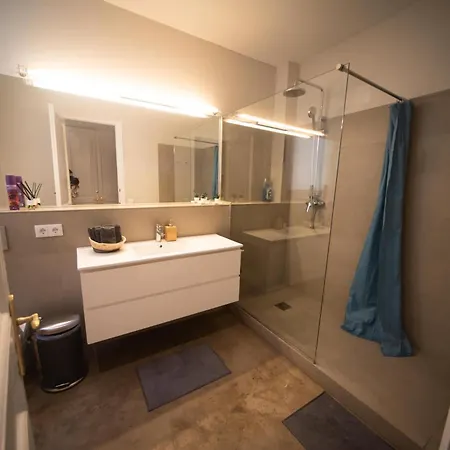 - Pau Claris Hostel Barcelona
